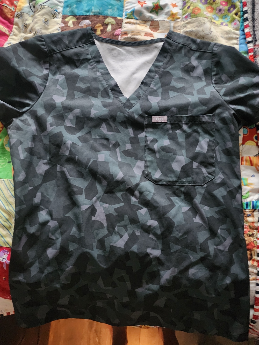 Figs Light Gray Camo Technical Collection Scrub Set (S/S.r)